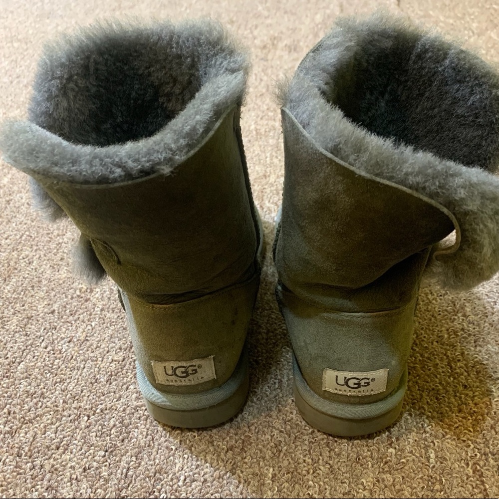 bailey button GREY uggs - Picture 4 of 9